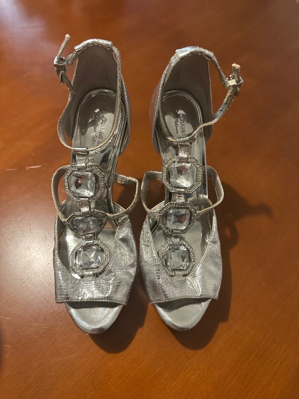 Gianni Bini Platinum Silver Snake Embossed Crystal T-Strap Heels Sz 8M
